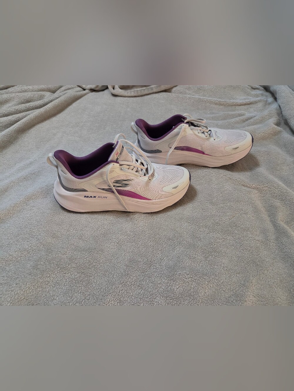 Women’s Sketchers Max Run White and Purple Running Sneakers Size 11
